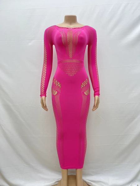 Round necked hollowed out long sleeved integrated knitted long buttocks wrapped dress