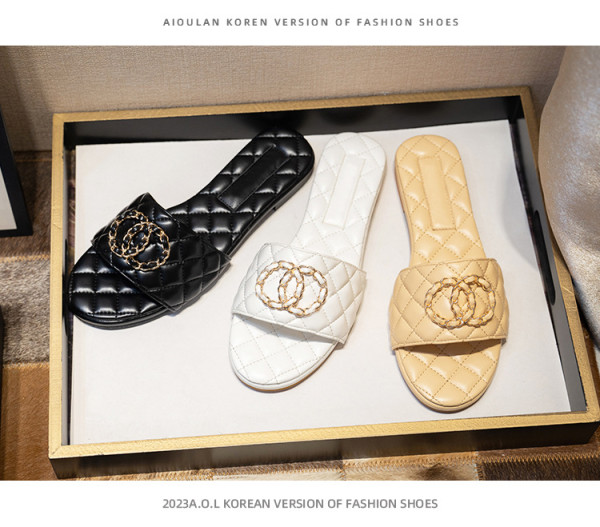 Metal buckle flat bottomed low heeled slippers