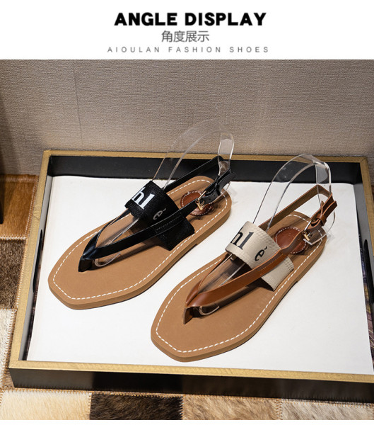 Pinch toe flat sandals