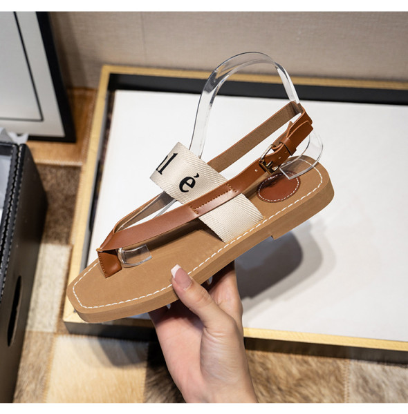 Pinch toe flat sandals