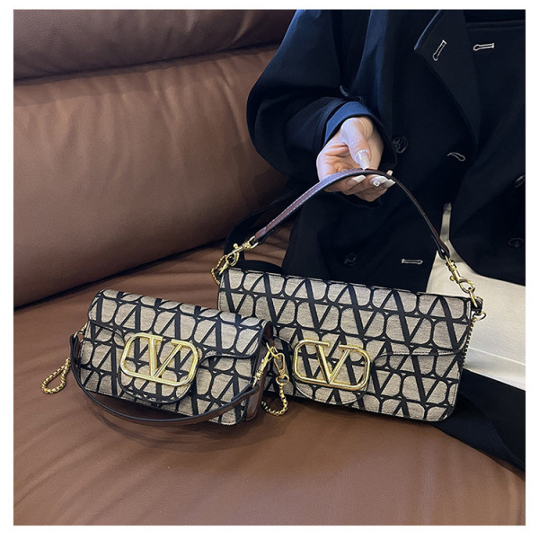 Large chain single shoulder crossbody bag