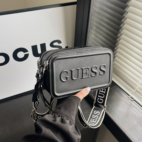 Wide shoulder strap single shoulder crossbody bag