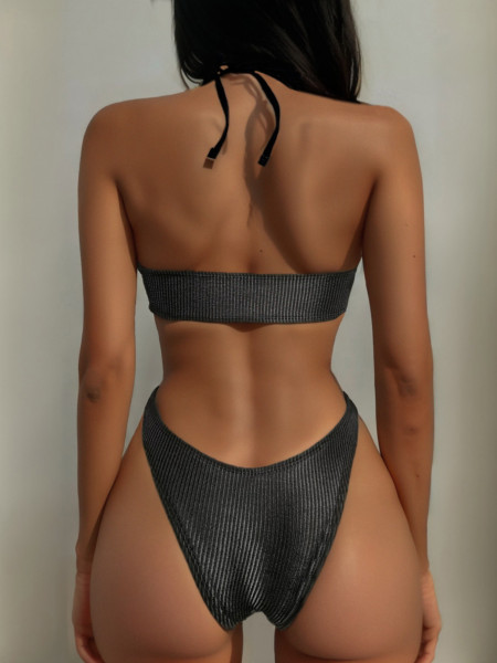 Hanging neck and backless swimsuit