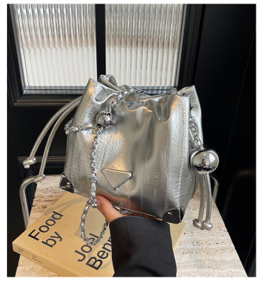 Chain single shoulder crossbody bucket bag
