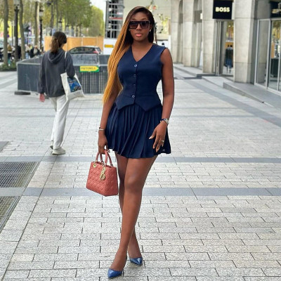 V-neck sleeveless vest top pleated skirt set