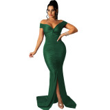Large V-neck slightly wrinkled tight fitting dress