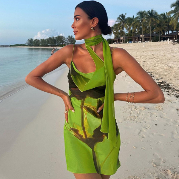 Backless camisole wrapped hip dress