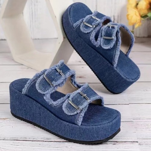 Large sized crinkle and denim double breasted sandals with one foot kick