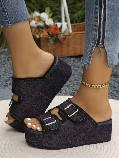 Large sized crinkle and denim double breasted sandals with one foot kick
