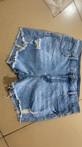 Elastic ripped denim shorts