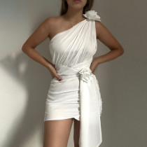 Single shoulder three-dimensional floral pleated dress with wrapped buttocks Single shoulder three-dimensional floral pleated dress with wrapped buttocks