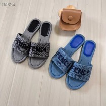 Flat bottomed canvas printed embroidered letter flip flops Flat bottomed canvas printed embroidered letter flip flops