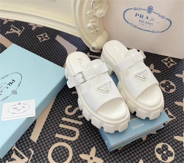 Silver triangle logo sponge cake thick sole single button beach shoes
