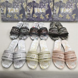 Wearing flat slippers with a straight line on the outside