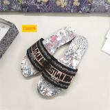 Wearing flat slippers with a straight line on the outside