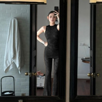 Round neck sleeveless top and pants set Round neck sleeveless top and pants set