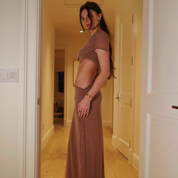 Slanted shoulder hollow out long skirt