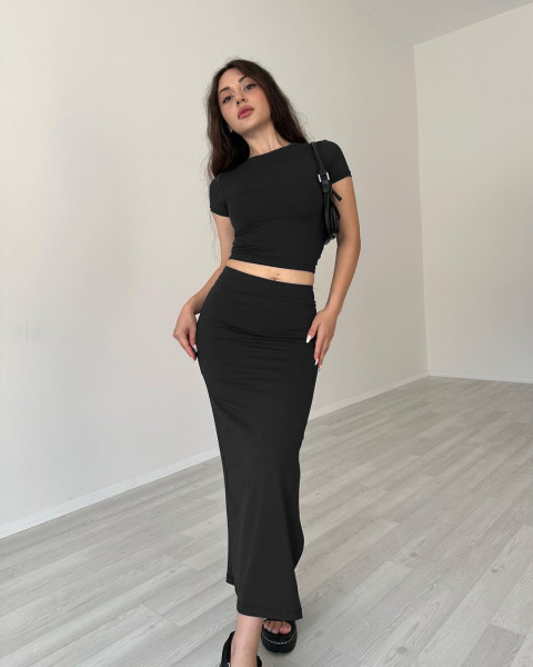 Solid color round neck short sleeved top and long skirt set