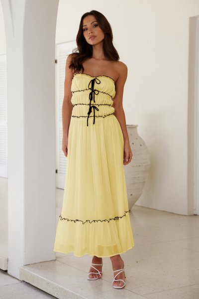 Wrinkled off shoulder sleeveless dress