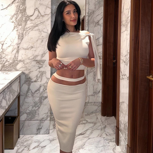 Two piece set of sleeveless top with ribbon skirt