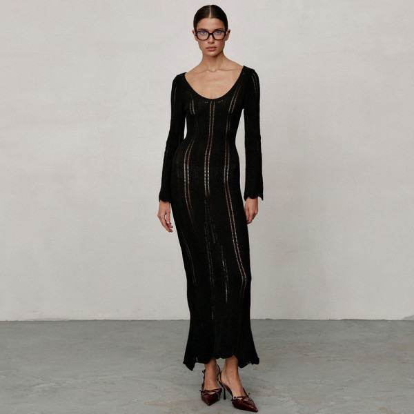 Long sleeved U-neck solid color woolen long skirt