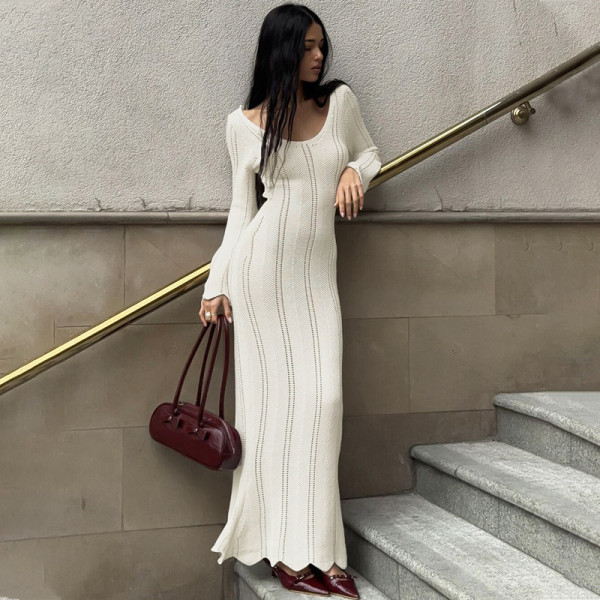Long sleeved U-neck solid color woolen long skirt