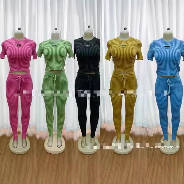 Knitted high waisted hip hugging pants set