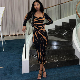 Printed long sleeved U-neck dress