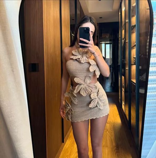 Hanging neck flower hollow vacation style dress