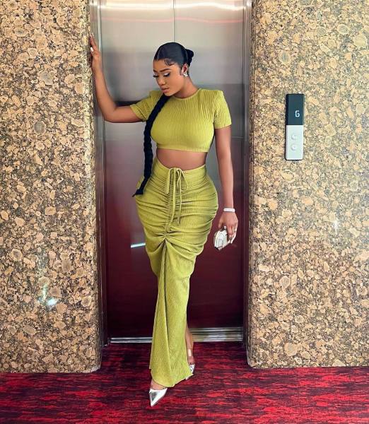 Tight pleated short sleeved top with drawstring and pleated half length skirt two-piece set
