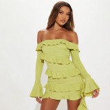 A versatile dress with a one-piece collar, ruffled edges, flared sleeves, and fluttering ribbons