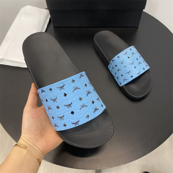 Letter printed slippers for couples to wear on the outside
