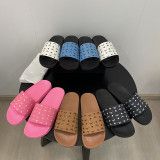 Letter printed slippers for couples to wear on the outside