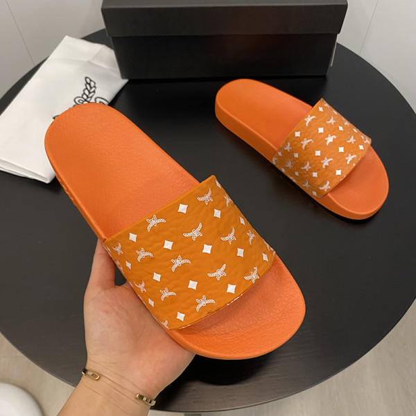 Letter printed slippers for couples to wear on the outside