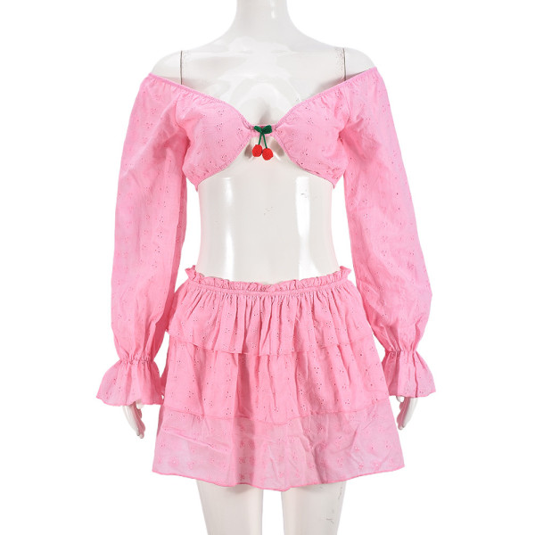 Three dimensional decorative mini skirt set with exposed navel