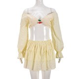 Three dimensional decorative mini skirt set with exposed navel