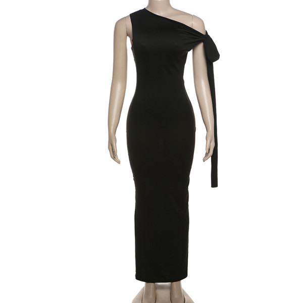 Slanted shoulder sleeveless hip hugging dress