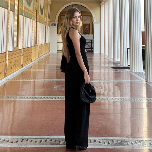 Slanted shoulder sleeveless hip hugging dress