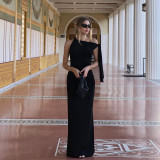 Slanted shoulder sleeveless hip hugging dress