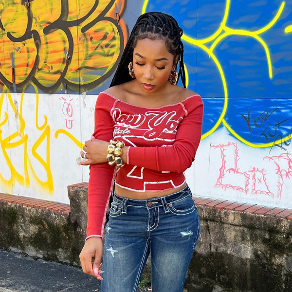 Printed letter t-shirt long sleeved crop top with exposed navel