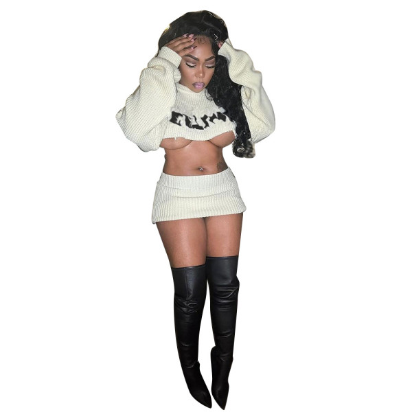 Embroidered navel exposed long sleeved mini skirt set