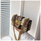 Contrasting snake patterned chain, armpit, shoulder, crossbody