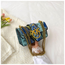 Contrasting snake patterned chain, armpit, shoulder, crossbody