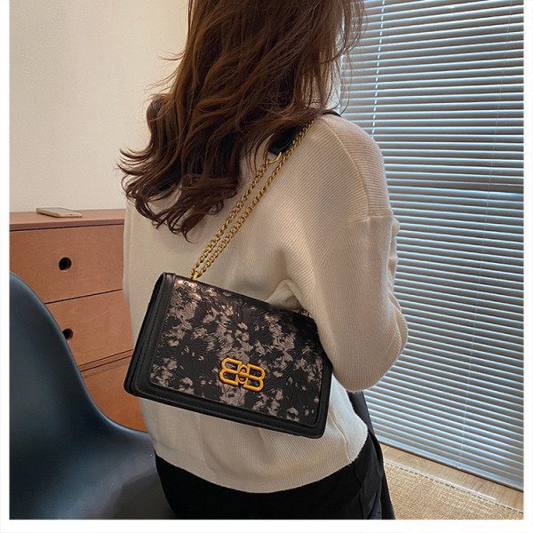 Printed chain carrying crossbody bag