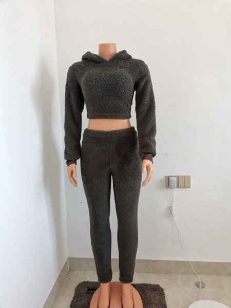 Cashmere set with backless hooded top and pants