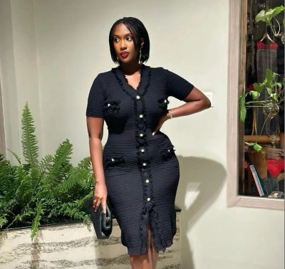 Short sleeved waist cinched V-neck knitted dress
