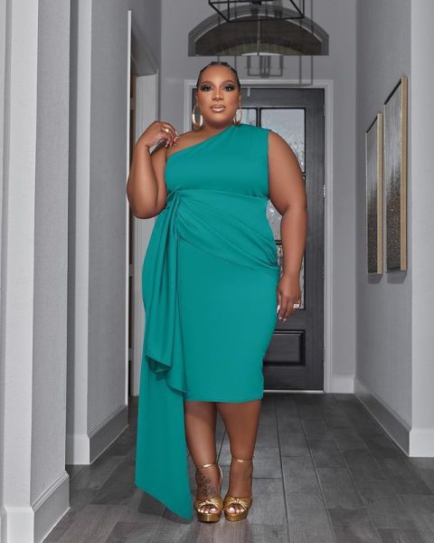 Plus size sleeveless sloping shoulder dress plus size women's dress