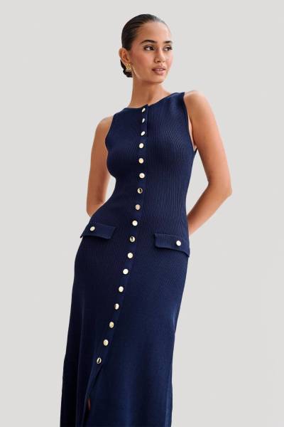 Sleeveless round neck knitted dress