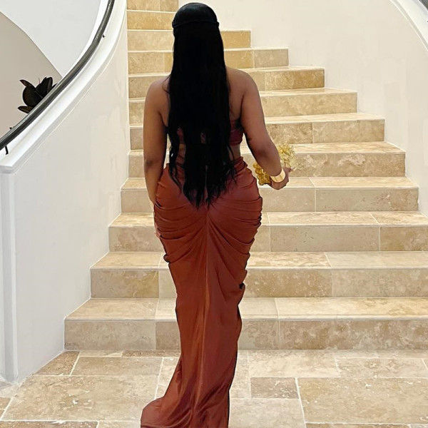 Hanging neck, exposed back, chest wrapped skirt cover