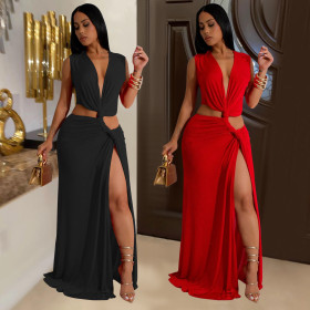Sleeveless deep V-slit dress